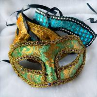 Plastic Masquerade Mask Halloween Design & unisex random color PC