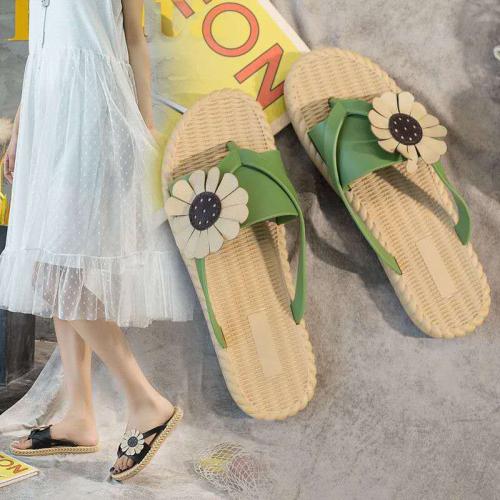 PVC & PU Leather Women Sandals hardwearing Plastic Injection floral Pair
