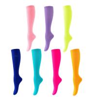 Nylon Chaussettes de genou de femmes Tricoté Solide plus de couleurs pour le choix Beaucoup