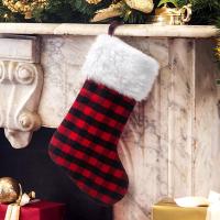 Plyšové Vánoční dekorace ponožky Kostkované Rosso kus