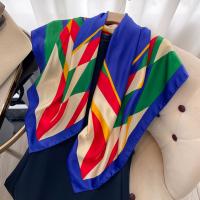 ポリエステル シルクスカーフ 平織り 選択のための異なる色とパターン 一つ
