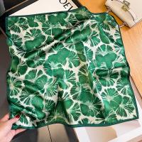 Přírodní hedvábí Malé šátky Stampato Květinové Zelené kus