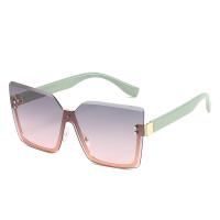 PC-Polycarbonate Easy Matching Sun Glasses for women & anti ultraviolet PC