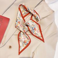 Poliestere Hedvábný šátek Stampato různé barvy a vzor pro výběr Rosso kus
