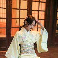 Poliéster Conjunto de disfraces de kimono, Disfraz de kimono & cinturón, impreso, floral, amarillo,  trozo