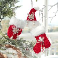 Plyšové Vánoční strom závěsné dekorace červená a bílá kus