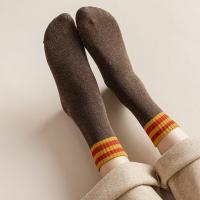 Coton Chaussettes de genou de femmes Polyester Extensible Rayé plus de couleurs pour le choix : Paire