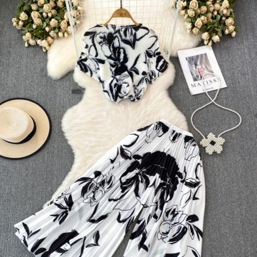 Polyester Women Casual Set & two piece & loose Wide Leg Trousers & top printed white and black Set