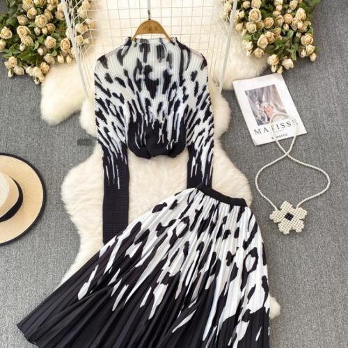 Polyester Slim & Pleated & High Waist Two-Piece Dress Set & two piece printed white and black Set