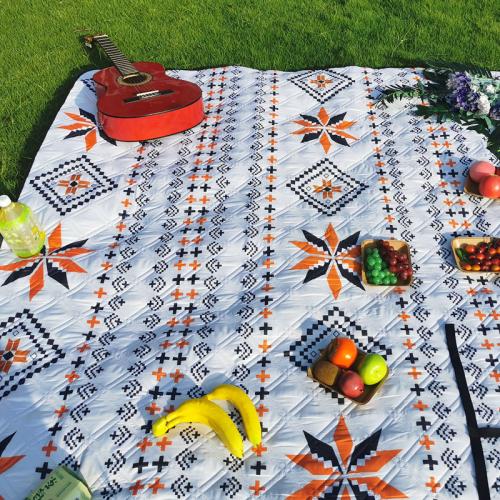 Pongee & Película de aluminio Estera de picnic, impreso, diferente color y patrón de elección,  trozo